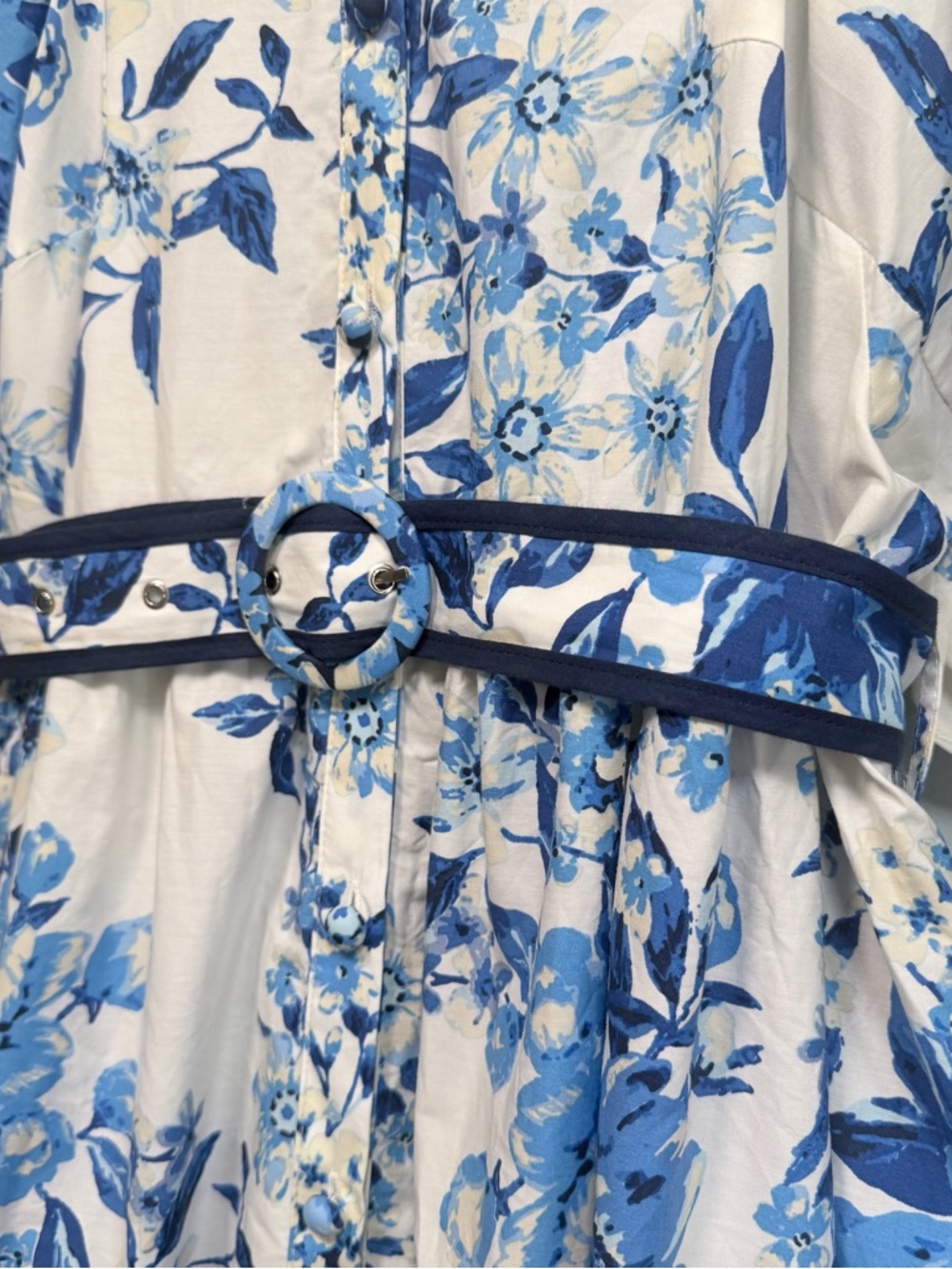 Olivaceous blue and white floral button up belted puff sleeve dress, size Medium - Picture 5 of 10